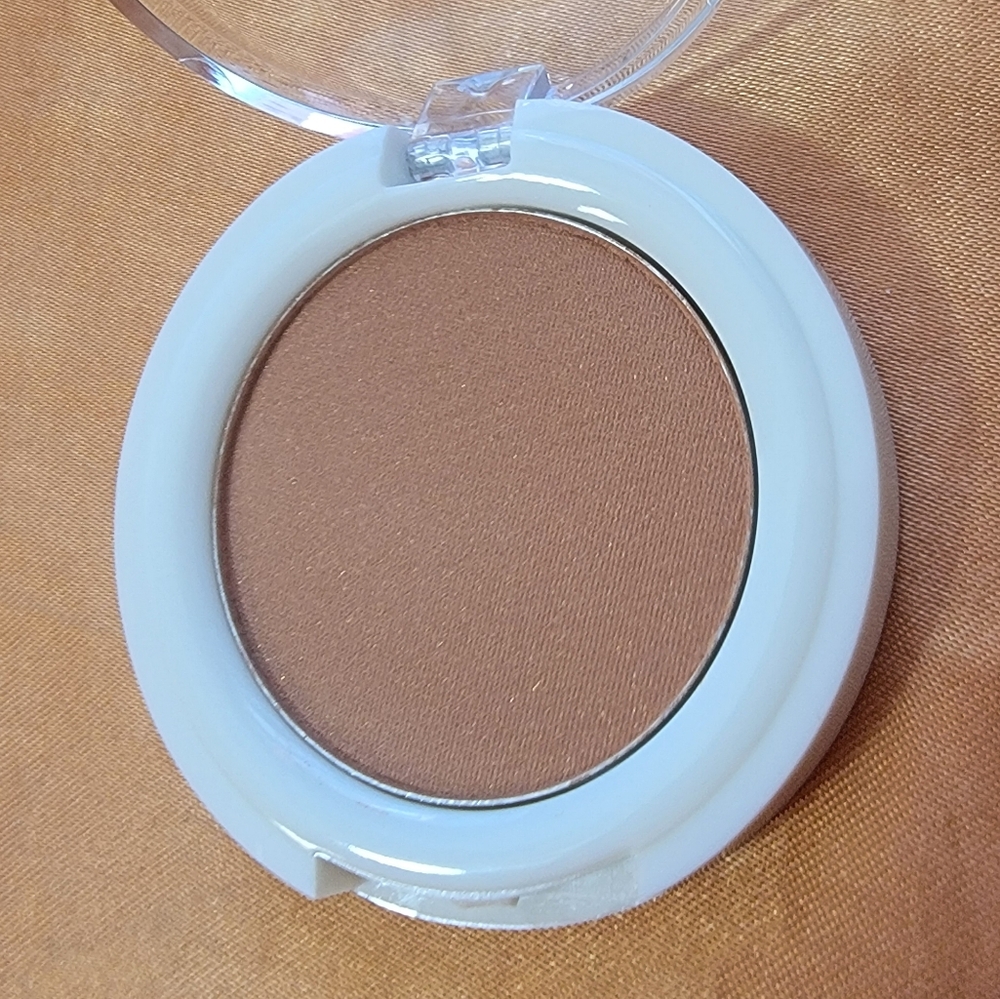 NIB Give Them Lala Bronze Powder IBIZA